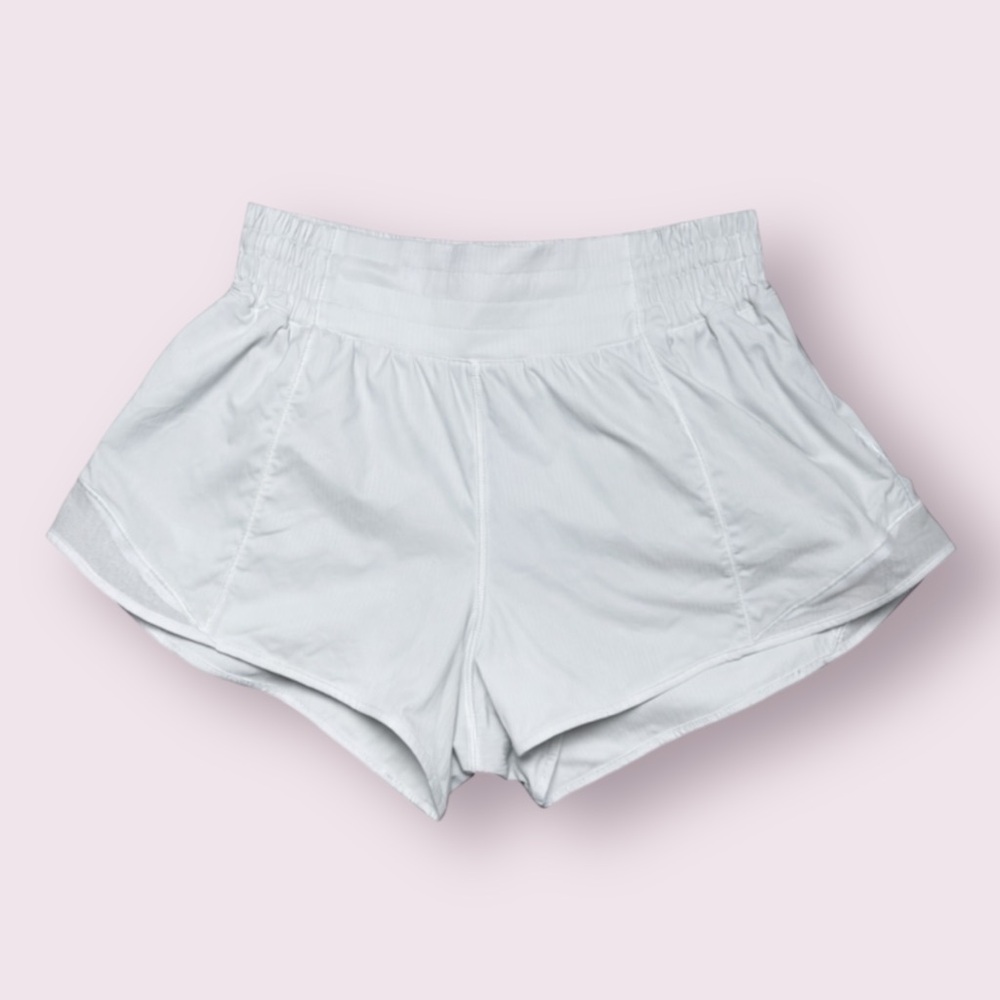 Lululemon Hotty Hot Short *High-Rise 2.5"
White Size 6 Style# W7AY1R - Picture 8 of 10